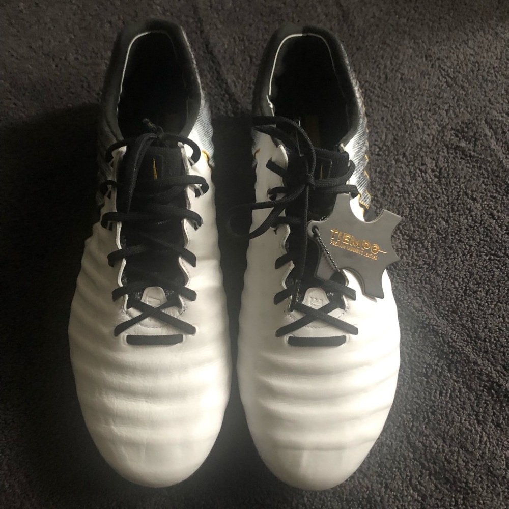NIKE Tiempo Legend VII